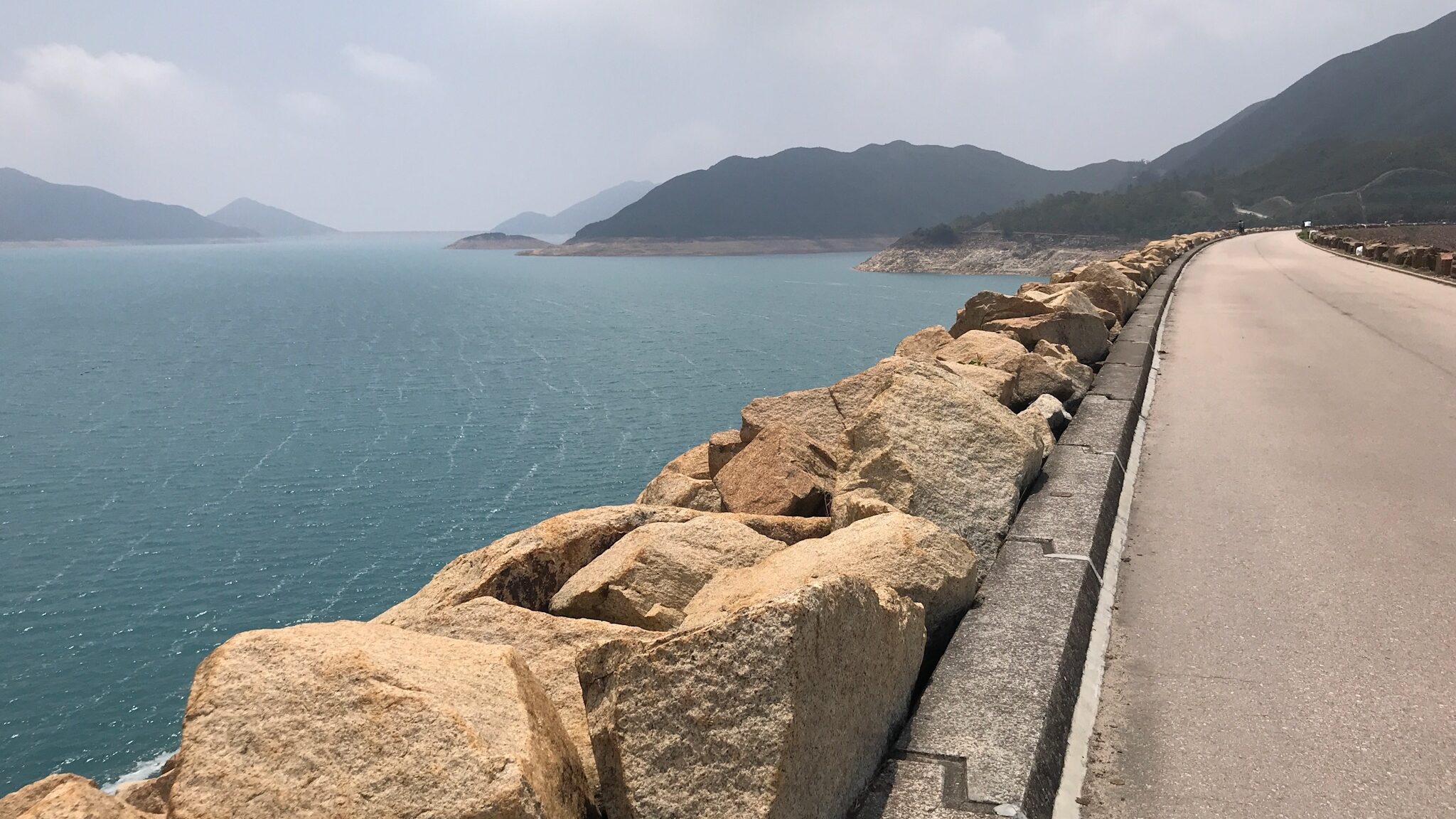 Wanderweg am High Island Reservoir Hong Kong